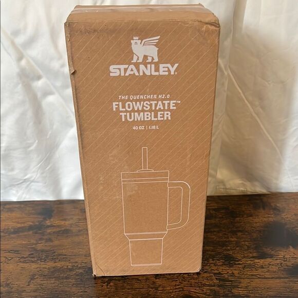 Stanley The Quencher H2.0 FlowState Tumbler | 40 OZ - Cream New In Box - Picture 2 of 7